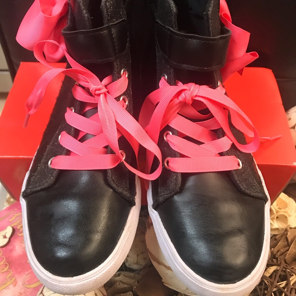 JoJo Siwa Sneakers- Black with a Pink Bow